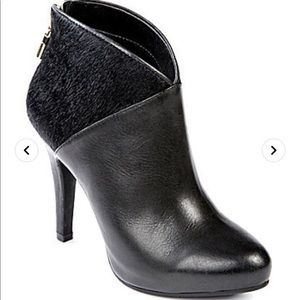 Me Too Lexington Black Leather/Calf Hair Bootie 7.5